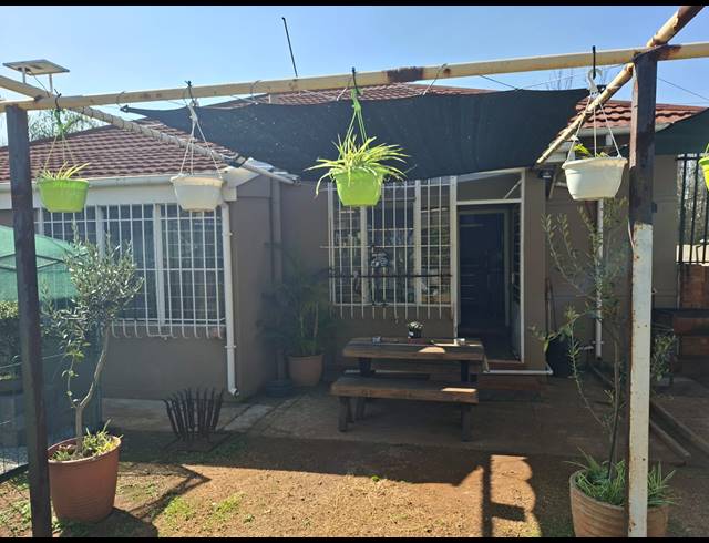 3 BEDROOM HOUSE TO LET IN BRENTHURST